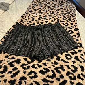 Time & Tru XL Ladies Pull up Shorts
very comfy